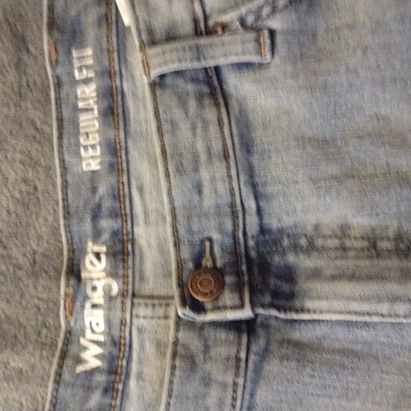 Wrangler denim stretchy jeans.42x30 - Picture 4 of 4